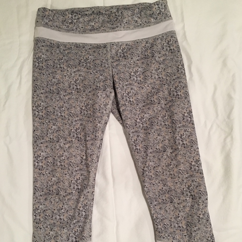 Grey crop Lululemon yoga pants